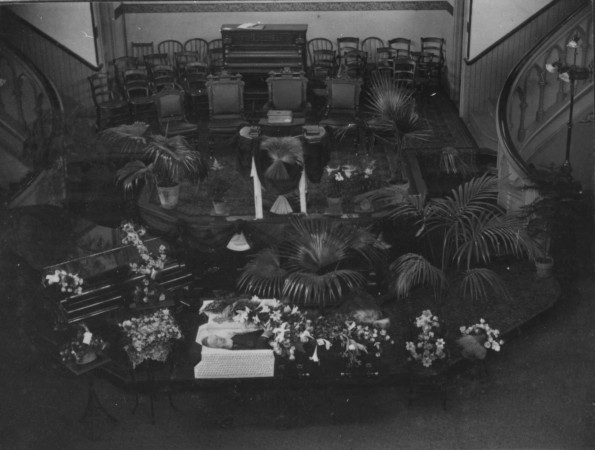 Uriah Smith's funeral, showing his open casket