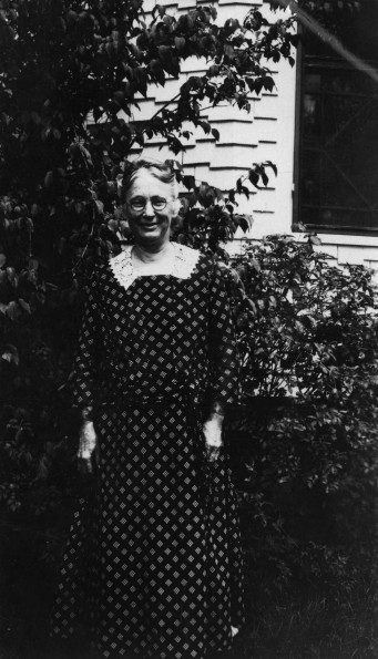 Loretta Viola Farnsworth Robinson