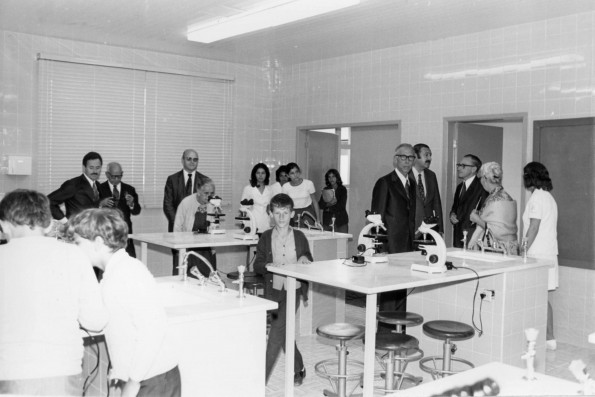 Brazil College School of Nursing Department of Physiology laboratory, 1970s