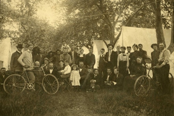 Emmanuel Missionary College builders and students, summer 1902.  May be part of a camp meeting