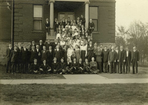 Hutchinson College faculty and students, 1920s