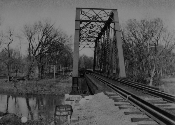 Clinton Theological Seminary : Missouri?ªKansas?ªTexas Railroad bridge near the Seminary