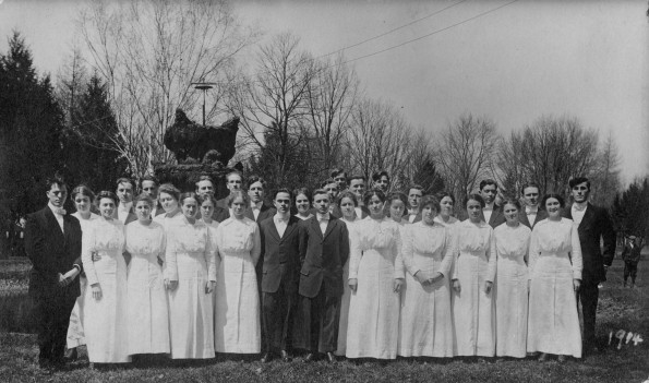 Mount Vernon Academy student group (graduating class?), 1914