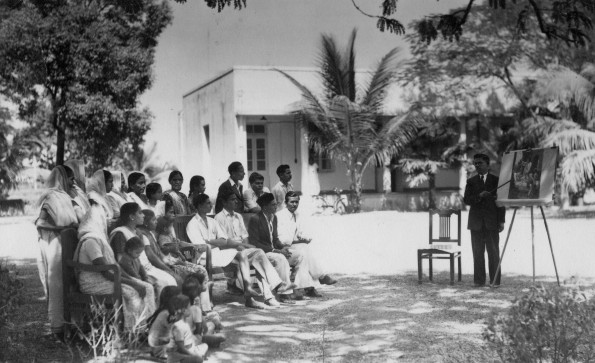 Bible class for the out-patients at Surat Mission Hospital (India)