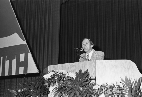 Festival of Faith, Lincoln Nebraska, 1978, Floyd Breese addressing the Festival attendees