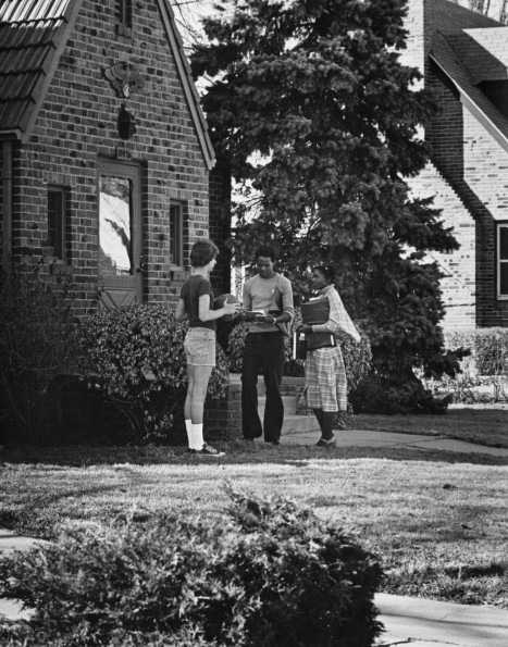 Festival of Faith, Lincoln Nebraska, 1978, Festival attendees visit a Lincoln neighborhood