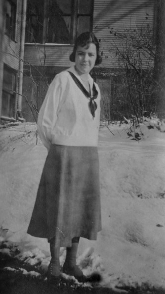 Unknown woman posing outdoors in the winter