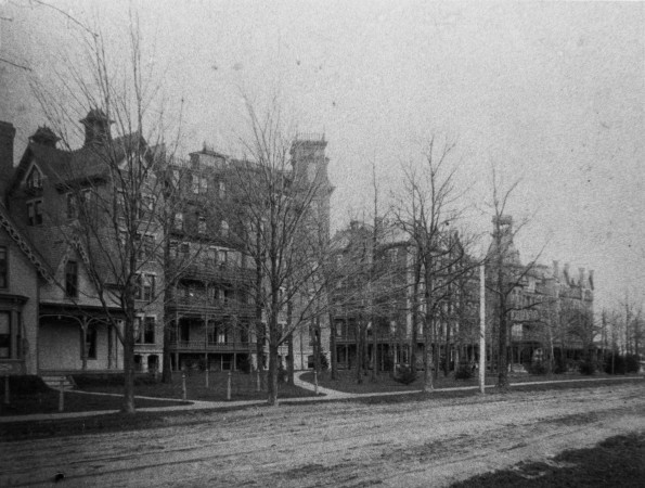 Battle Creek Sanitarium seen from the street, 1890s