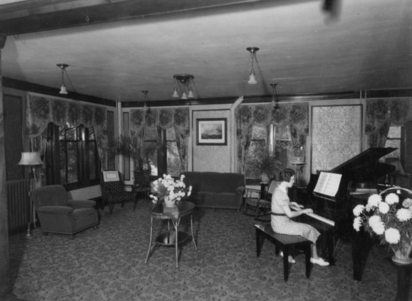 Hinsdale Sanitarium and Hospital parlor with a piano