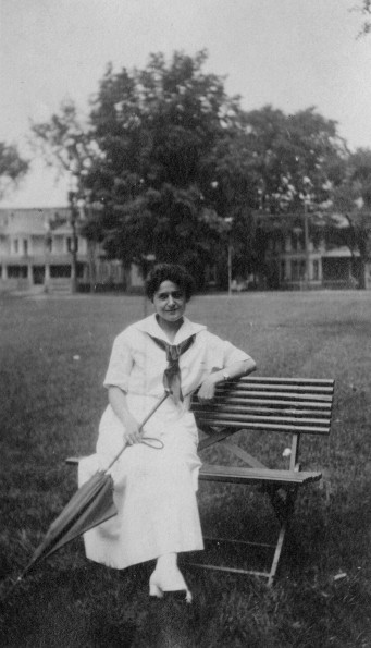 Unknown woman on the Battle Creek Sanitarium grounds, 1915