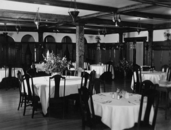 Hinsdale Sanitarium and Hospital patient dining room