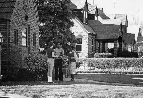 Festival of Faith, Lincoln Nebraska, 1978, Festival attendees visit a Lincoln neighborhood