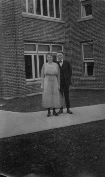 Hinsdale Sanitarium and Hospital student or staff, Lewis Earl Ford and his wife