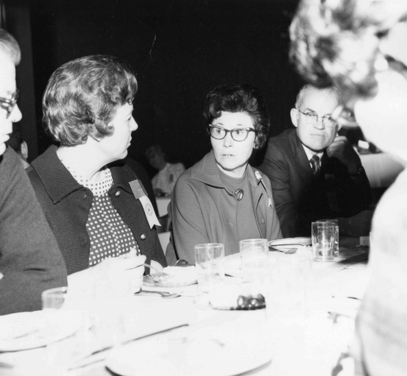 [Glenn Engen and wife at the table with friends during Andrews University's 1972 alumni homecoming]