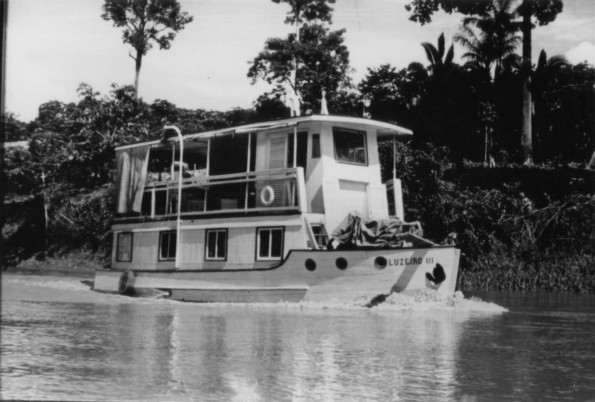 Luzeiro III underway up a river in Brazil