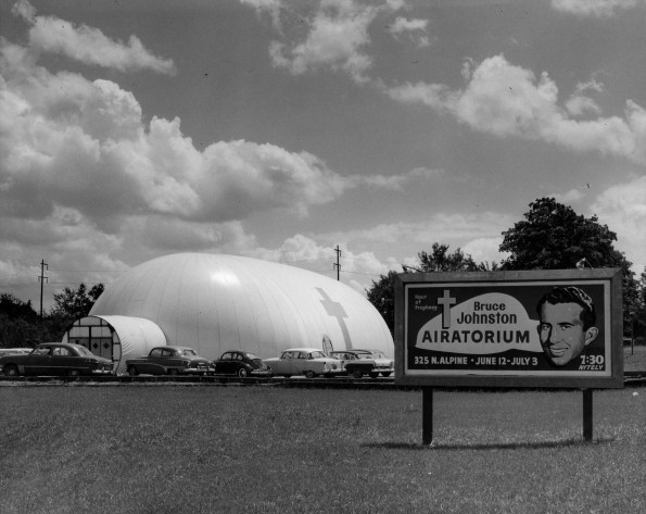 Evangelistic Field School held at Rockford, Illinois, in 1960, with Bruce Johnston's Airatorium