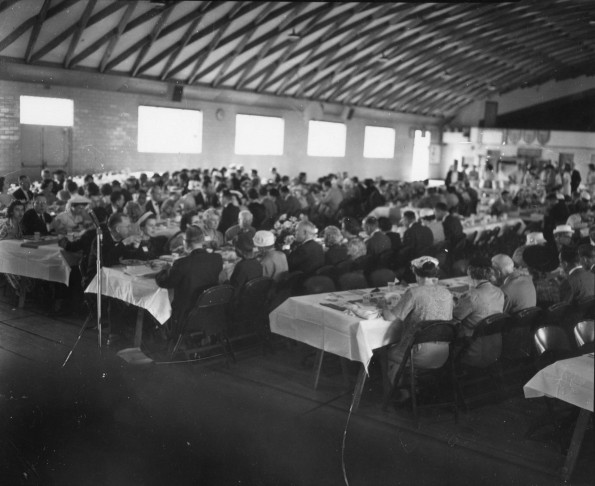 Andrews University alumni Homecoming banquet of 1960 in Johnson Gymnasium