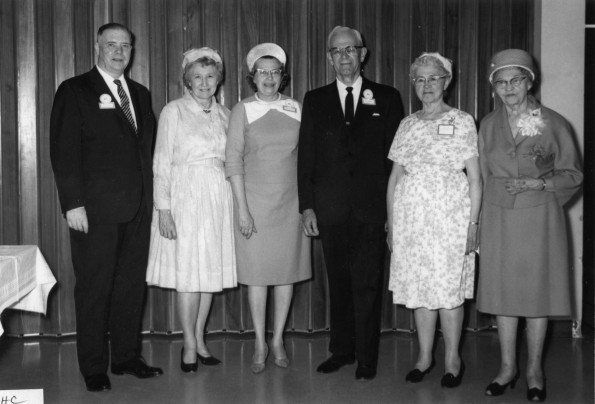 A group photo of Andrews University alumni at Homecoming