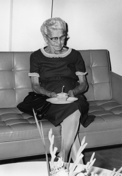 [Mrs. Pingenot's 90th birthday celebrated at the senior citizens meeting in 1970]