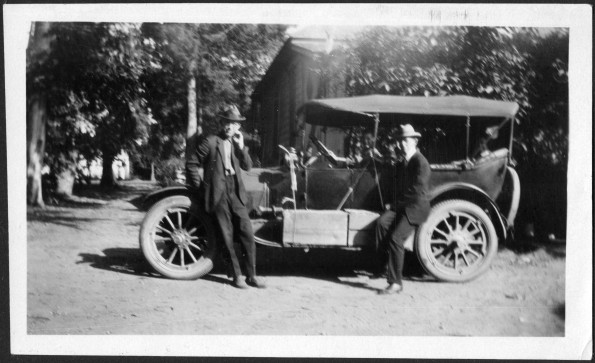 [Uriah Wilton Smith and others with a Ford Model T Touring car, probably preparing to leave on a journey]