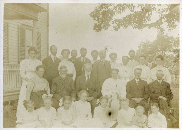 [Family reunion at the Luther and Charles Upson home in Genoa, NY around 1908]