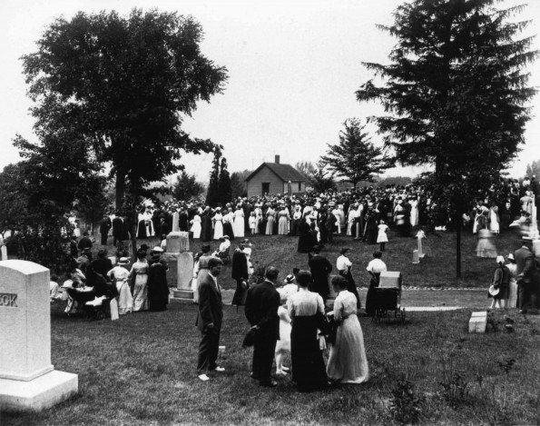 [Ellen G. White's burial at the Oak Hill Cemetery, Battle Creek, Michigan]