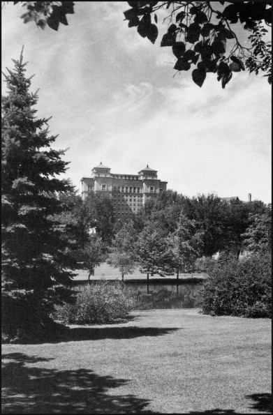 Looking at the "Towers" addition of the Battle Creek Sanitarium around 1930