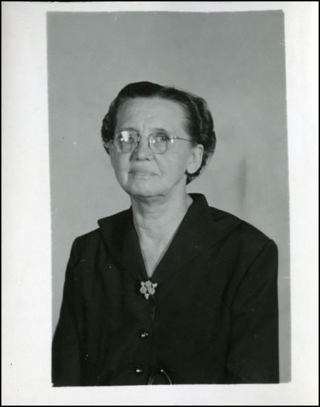 Unknown Mrs. Thomas, possibly Edith Thomas, a worker at Madison Sanitarium