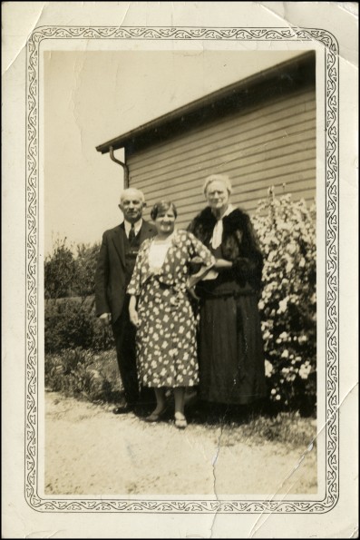 Possibly Nellie Druillard and two unknown people