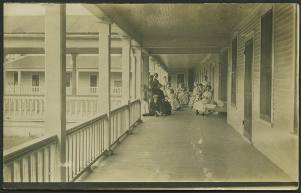 Madison Sanitarium patients and nurses on the porch of the Sanitarium